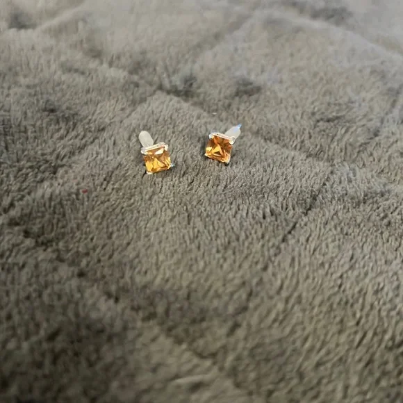 Silver Earings - Picture 1 of 3